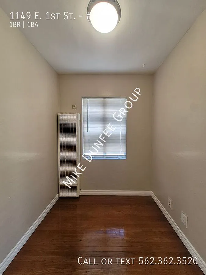One Bedroom Apartment Upstairs With Hardwood Floors — Photo 4