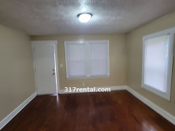 3rd image of 72 N 2nd Ave