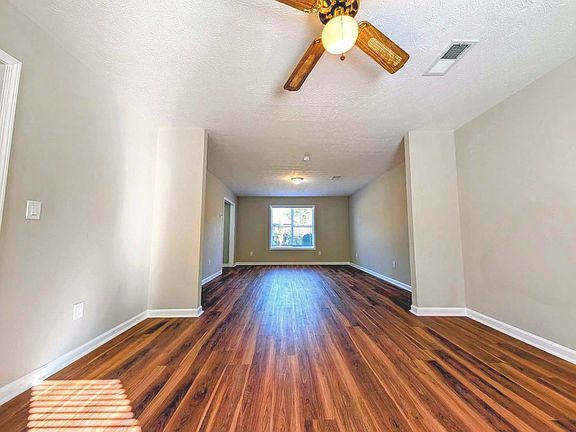 3rd image of 340 Freeport Dr