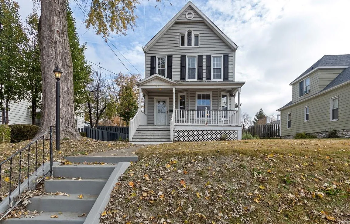 1817 Liberty St photo 1