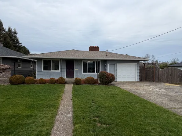 696 SE Miller Ave, Dallas, OR 97338