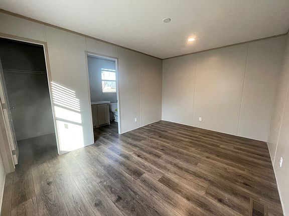 5th image of 808 Carriage Lane Ests