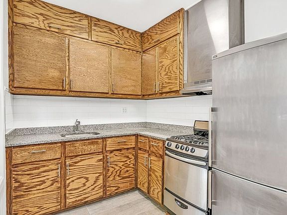 4th image of 69 Troutman St #2RF