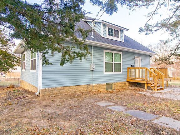 2nd image of 306 W 5th St