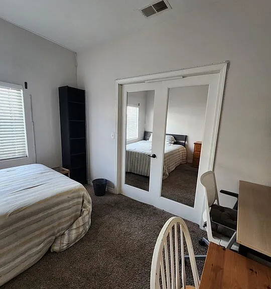 3582 S Budlong Ave — Photo 13