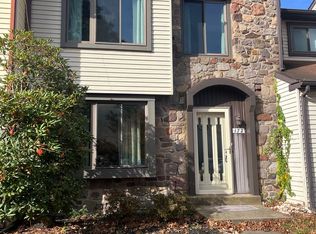 172 Windham Ct, Newtown, PA 18940