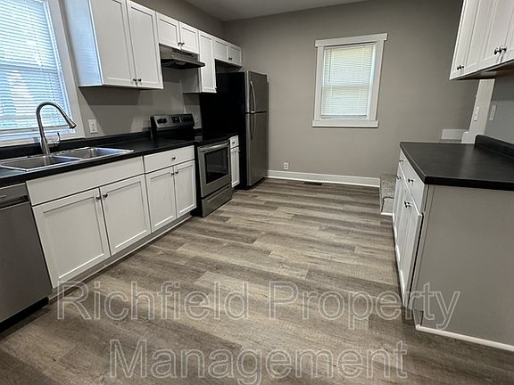 5th image of 218 N Tacoma Ave