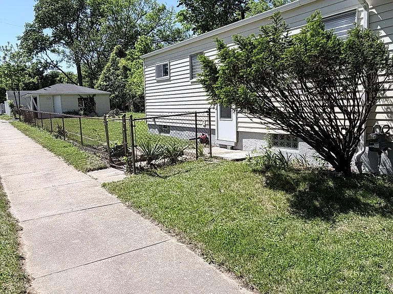 16101 Salem St — Photo 23