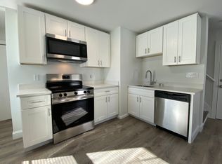 38 Summer St APT 1, Franklin, MA 02038