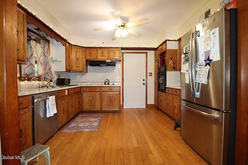 3rd image of 9 Lindberg Court