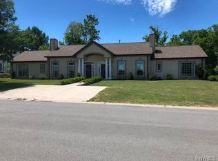 1 Gothic Ln, Lockport, NY 14094