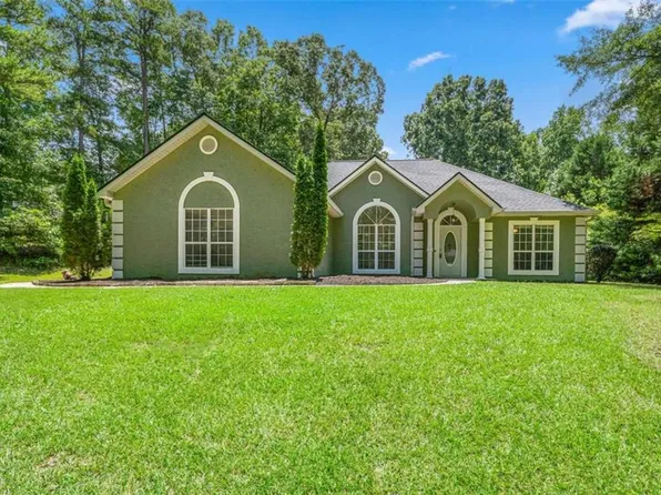 5 Queens Ct, Sharpsburg, GA 30277