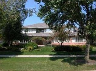 717 Burgess Hill Rd, Naperville, IL 60565