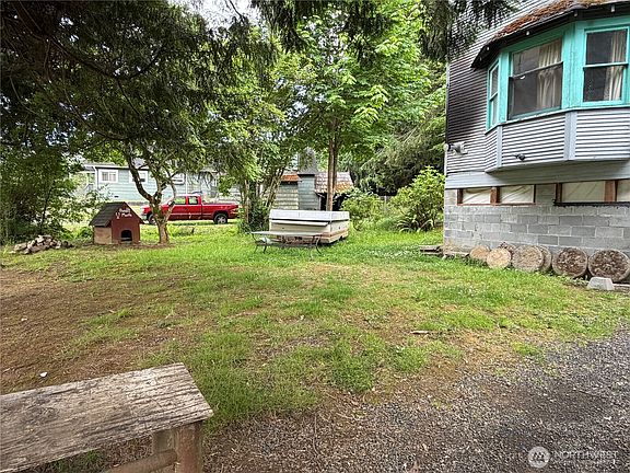 3rd image of 2833 Wishkah Road