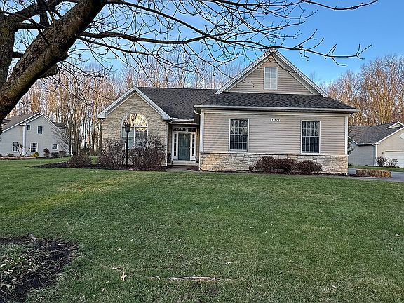 2nd image of 33872 Mapleridge Blvd
