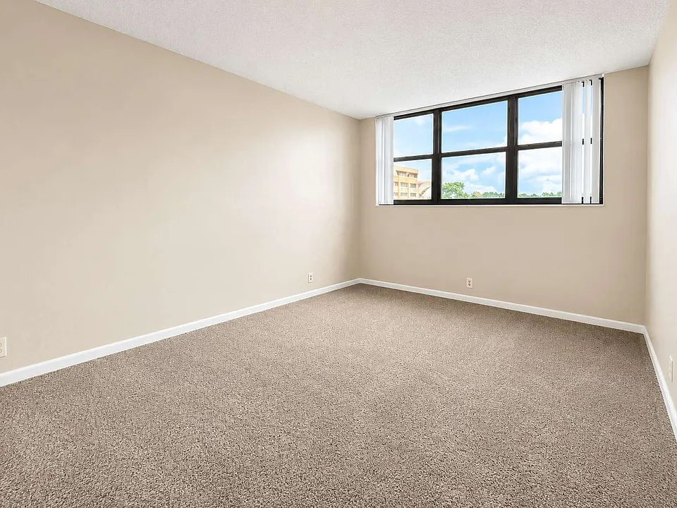 336 Golfview Rd #217