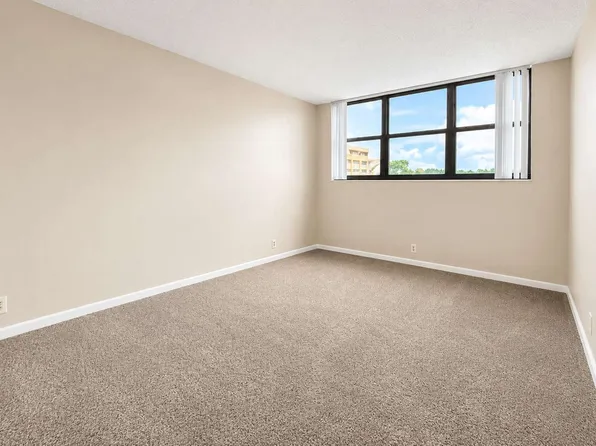 336 Golfview Rd APT 217, North Palm Beach, FL 33408