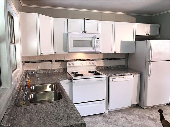 2nd image of 605 Evergreen Dr