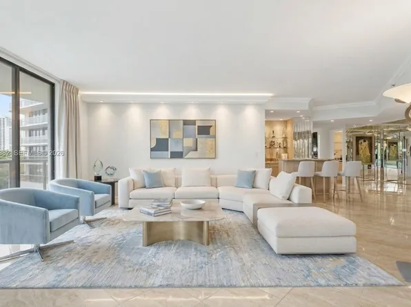 20281 E Country Club Dr APT 207, Aventura, FL 33180