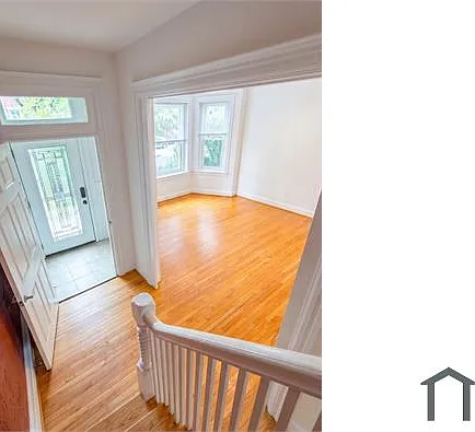 135 Adams St NW — Photo 3