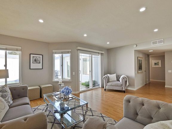 3rd image of 3984 Tiverton Dr