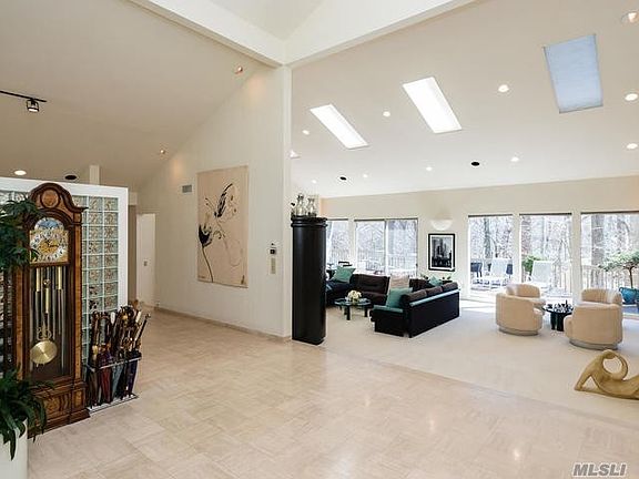 2nd image of 9 Saddle Ct