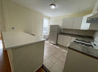 902 Carver St FLOOR 2, Philadelphia, PA 19124
