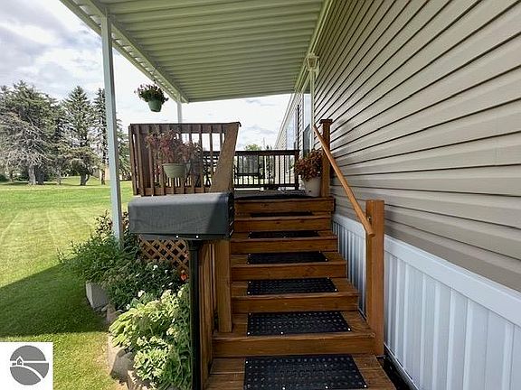3rd image of 362 Thistlewood Dr