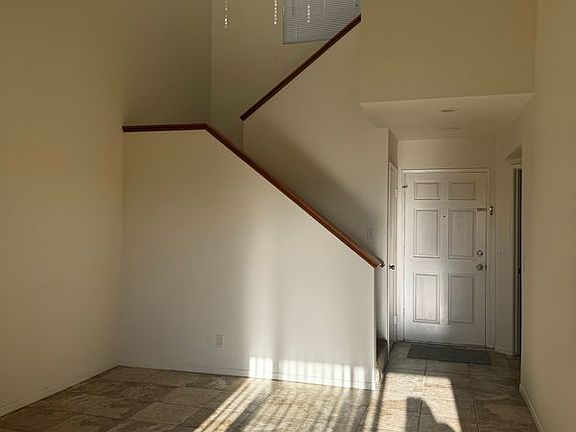 4th image of 126 E Pearl St