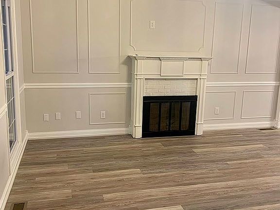 Living Room w/Gas Fireplace