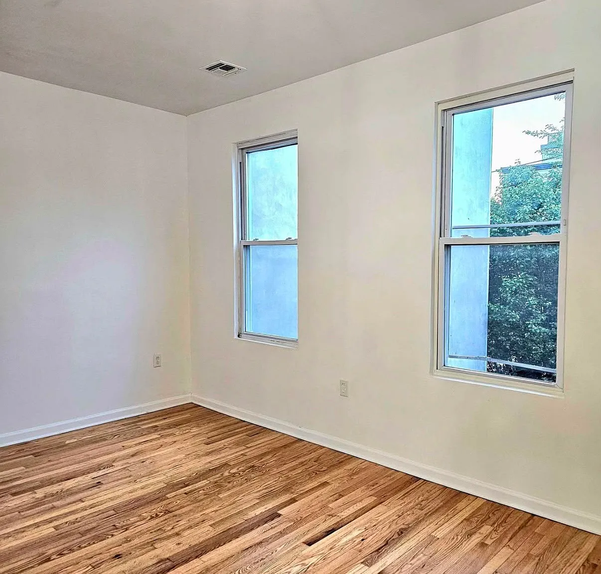 3 bed, 1100 sqft, $3,250 — Photo 3