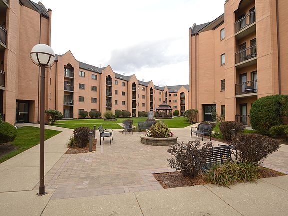 3rd image of 7400 W Lawrence Ave Unit 129