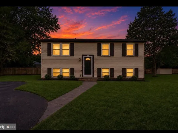 1245 Wilshire Dr, Herndon, VA 20170