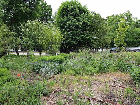 4th image of Woodbury Avenue