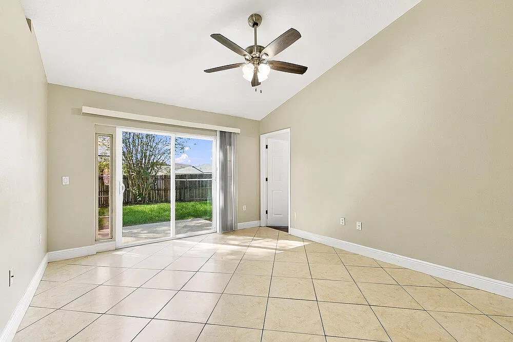 3 bed, 2.0 bath, 1254 sqft, $2,030 — Photo 4