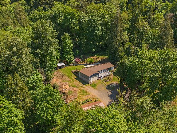 3rd image of 3986 SW Rodlun Rd