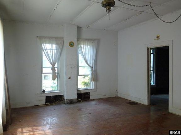 4th image of 202 W Wellington St