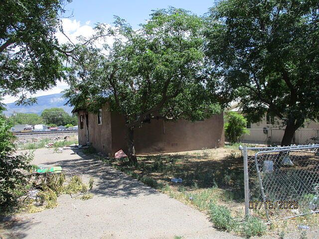1st image of 724 Avenida Perea