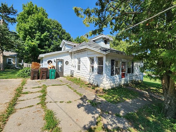 3rd image of 100 Lincoln Ave
