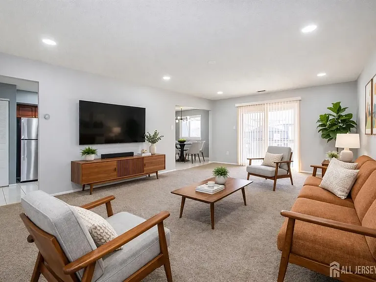 1614 Edison Glen Ter — Photo 4