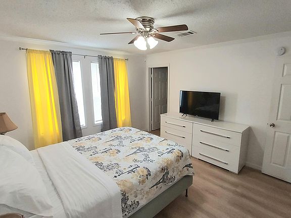 2nd image of 1401 W 9th St #1401