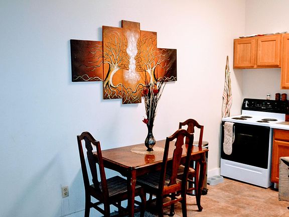 2nd image of 527 Monona St APT 103