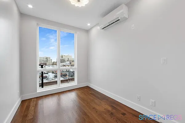 Rented by SpaceReqs LLC | media 14