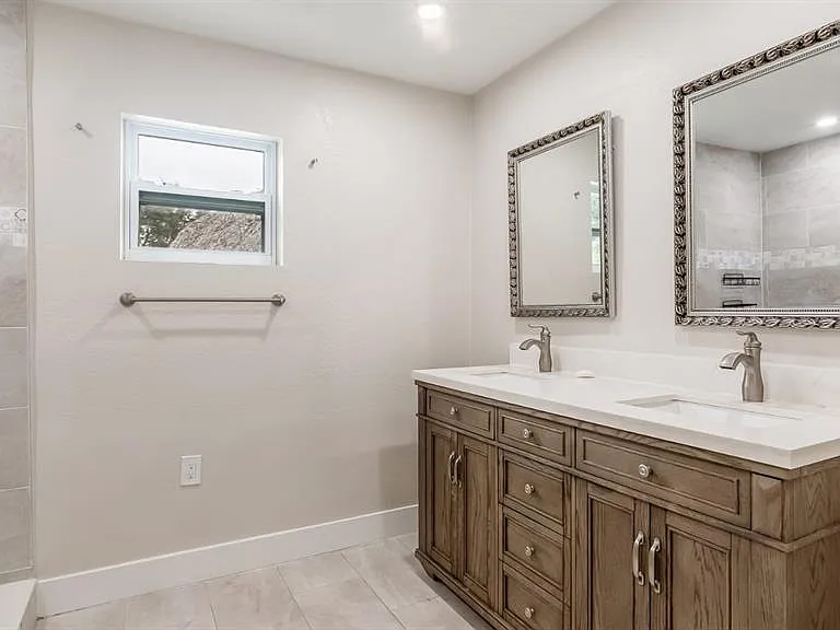 740 Beachwood Ln — Photo 7