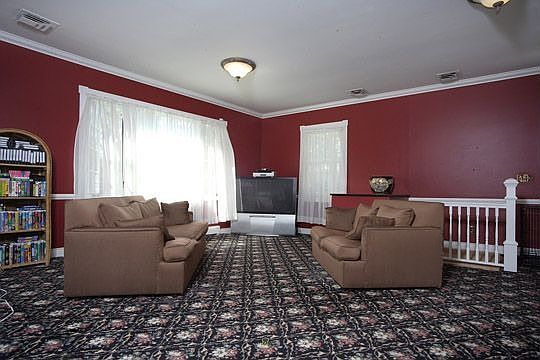 3rd image of 112 Hilton Ave