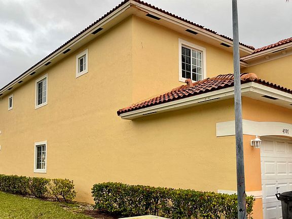 2nd image of 4987 SE Mariner Garden Cir