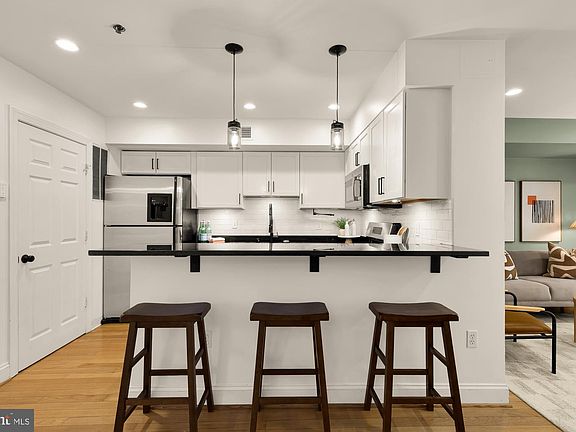 5th image of 2432 Ontario Rd NW APT 1