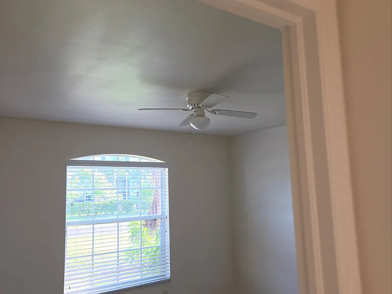 1816 SW 38th Ter — Photo 14