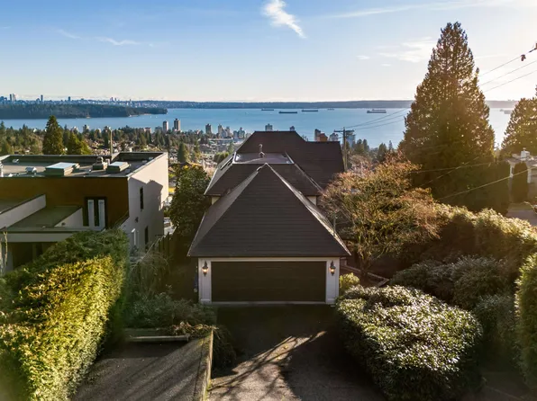 2198 Rosebery Ave, West Vancouver, BC V7V 2Z7