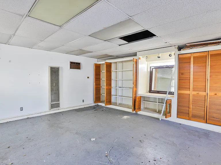 11236 Royal Palm Blvd — Photo 29